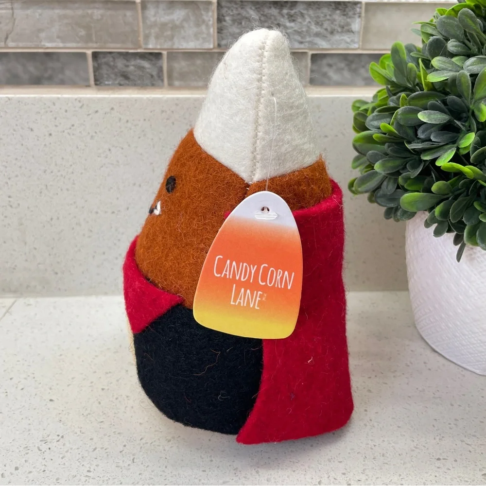 NEW Candy Corn‎ Lane Wool Felt Vampire Figurine Halloween Decor Red Cape Dracula